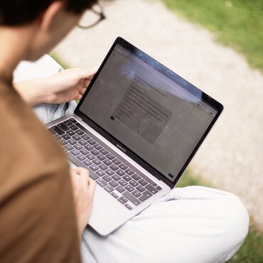 Aktionsplan gegen Anti-LGBTIQ-Gewalt: ein Meilenstein, aber noch nicht ausreichend