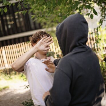 Rapport sur les crimes de haine 2026 : pas d’amélioration sans mesures de protection contraignantes