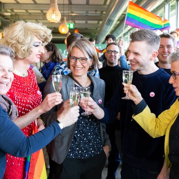 Un signal fort contre l’homophobie : la Suisse dit clairement OUI à la protection contre les discriminations